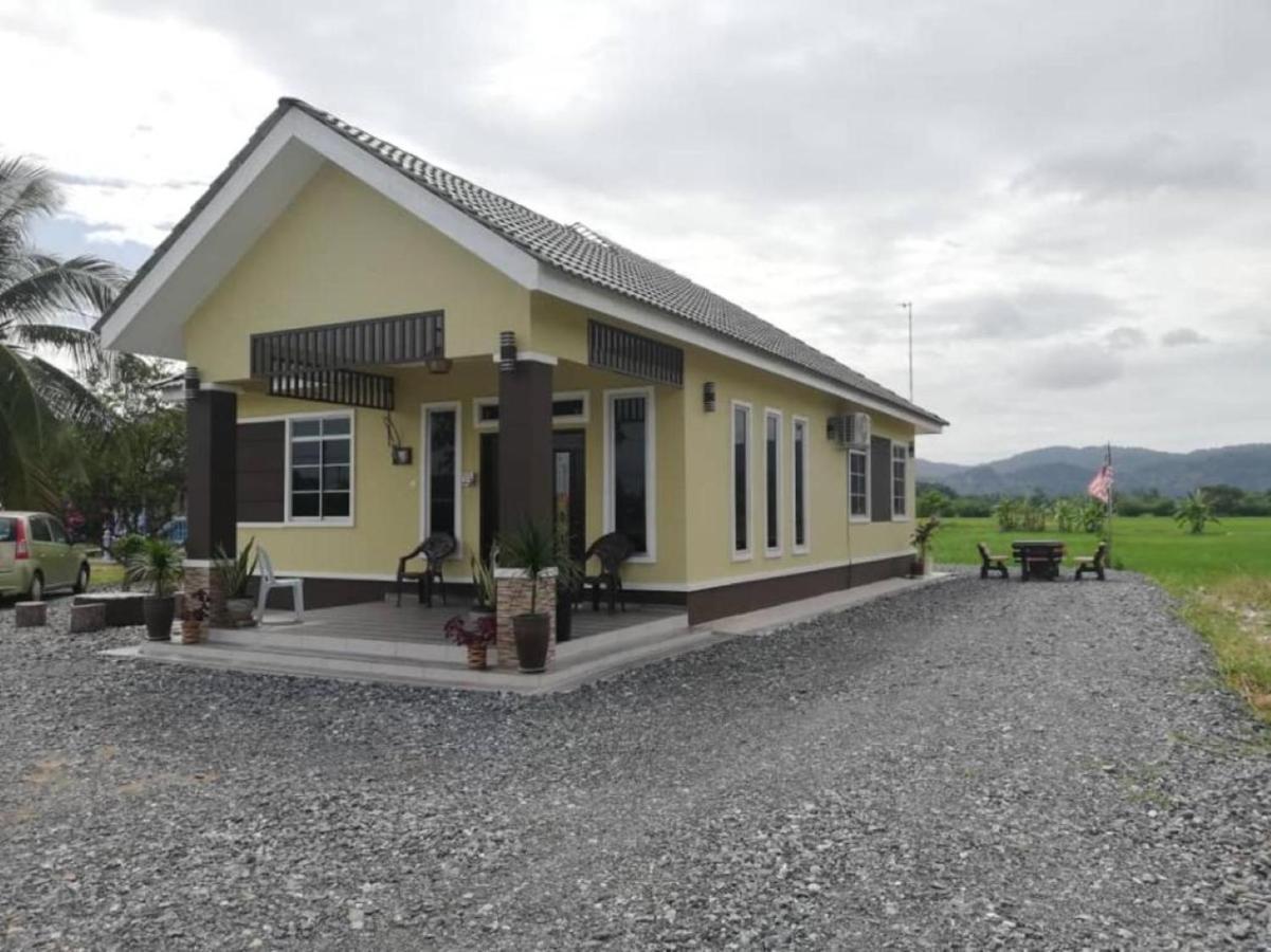Damai D Homestay Kangar Buitenkant foto