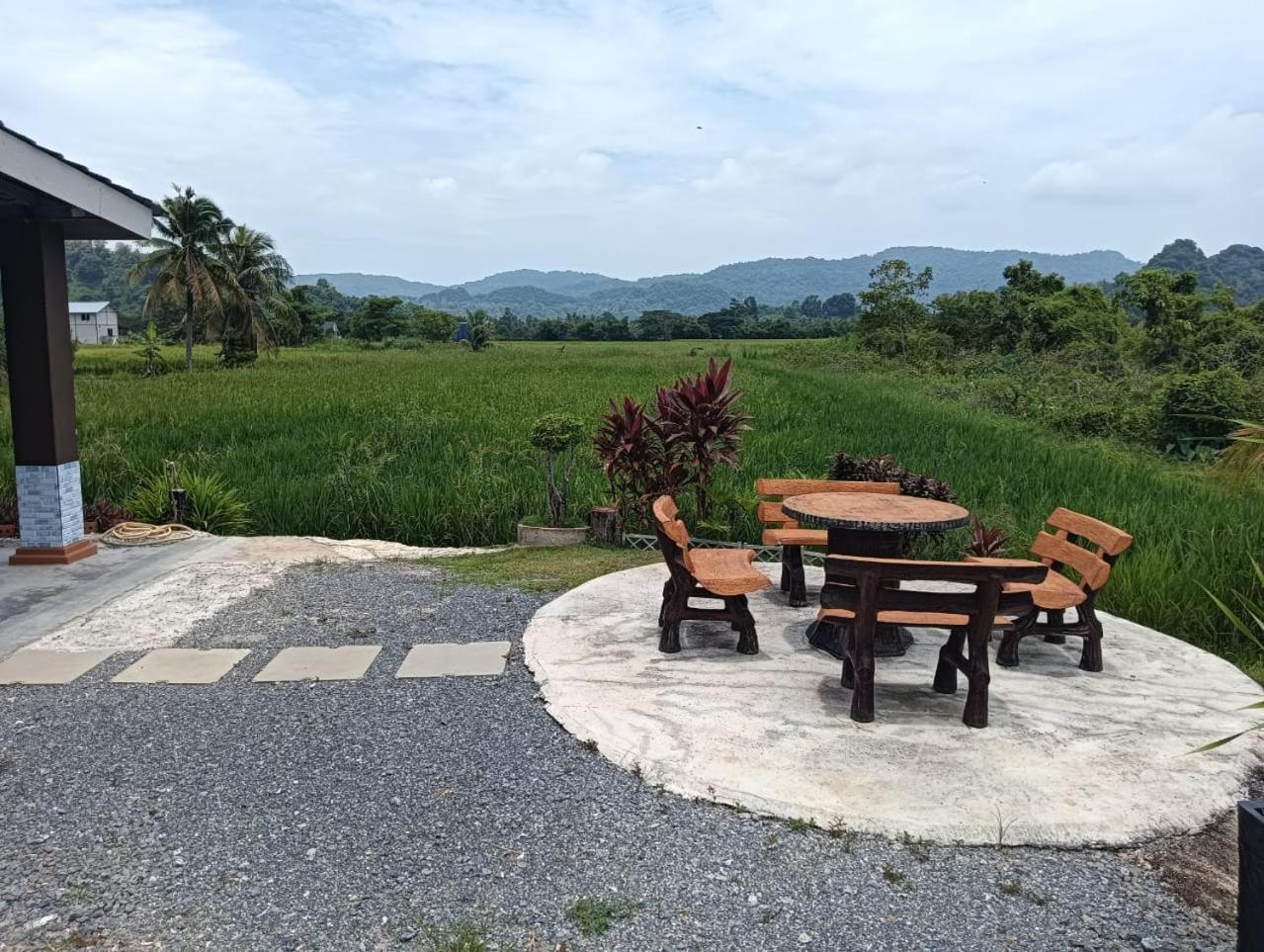 Damai D Homestay Kangar Buitenkant foto